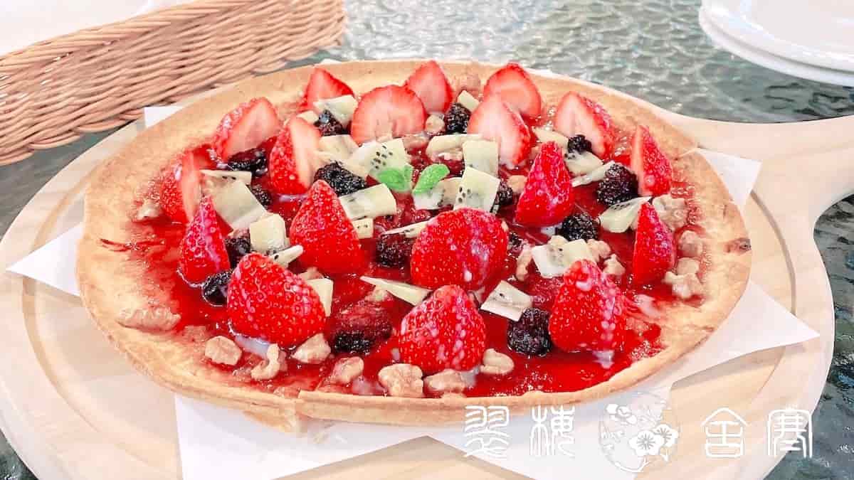 台北内湖「苺圃休閒農園」の人気メニュー・いちごピザ