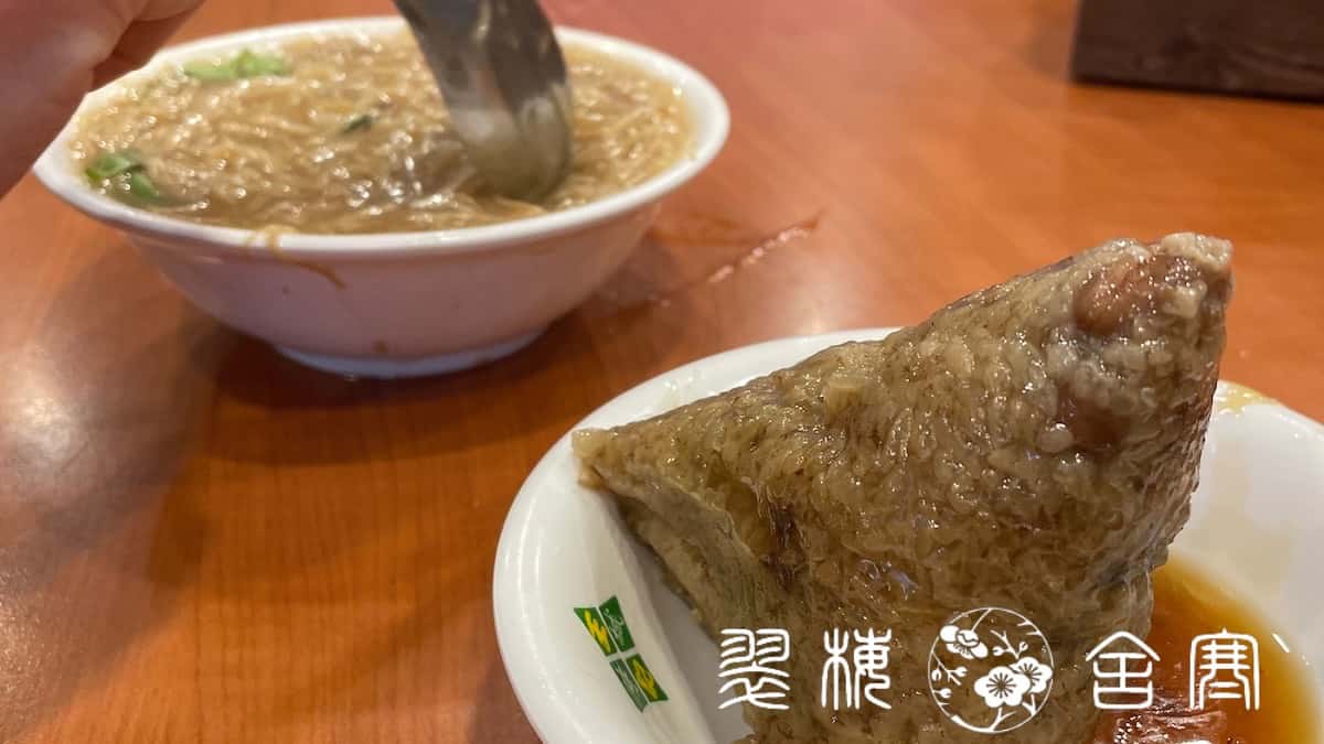「王記府城肉粽」の肉粽と大腸麵線