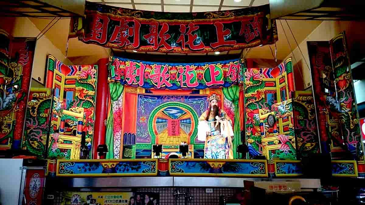 新竹都城隍廟で奉納される台湾オペラ「歌仔戯」