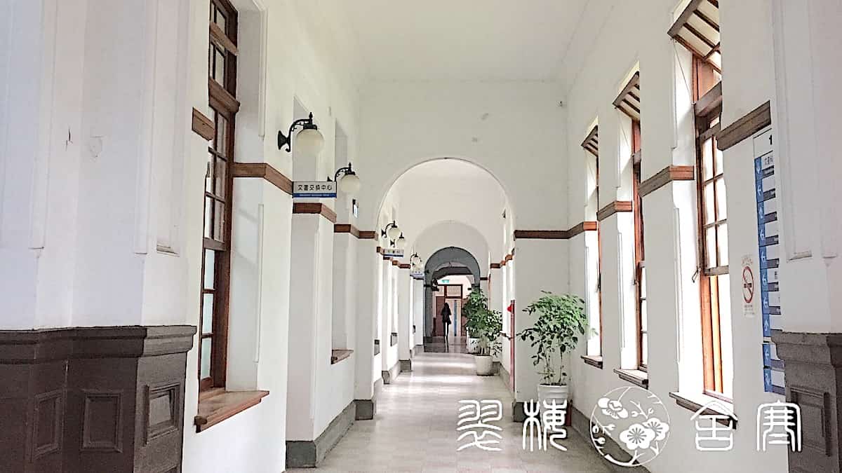 白いアーチ型の廊下が美しい新竹州廳（新竹市政府）