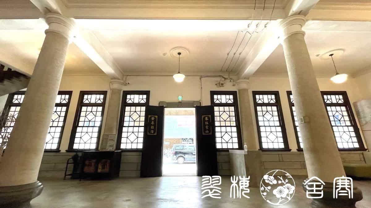 西洋建築に台湾の様式を融合させた「新芳春茶行」のホール