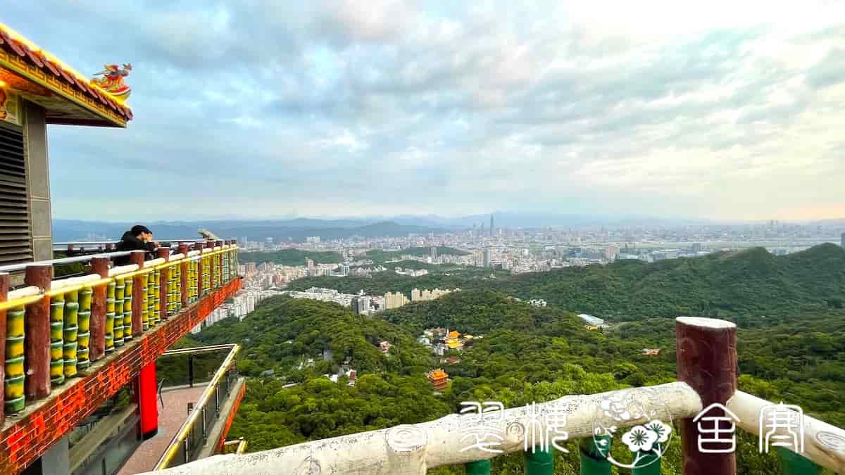 台北市内を一望できる「碧山巌開漳聖王廟」